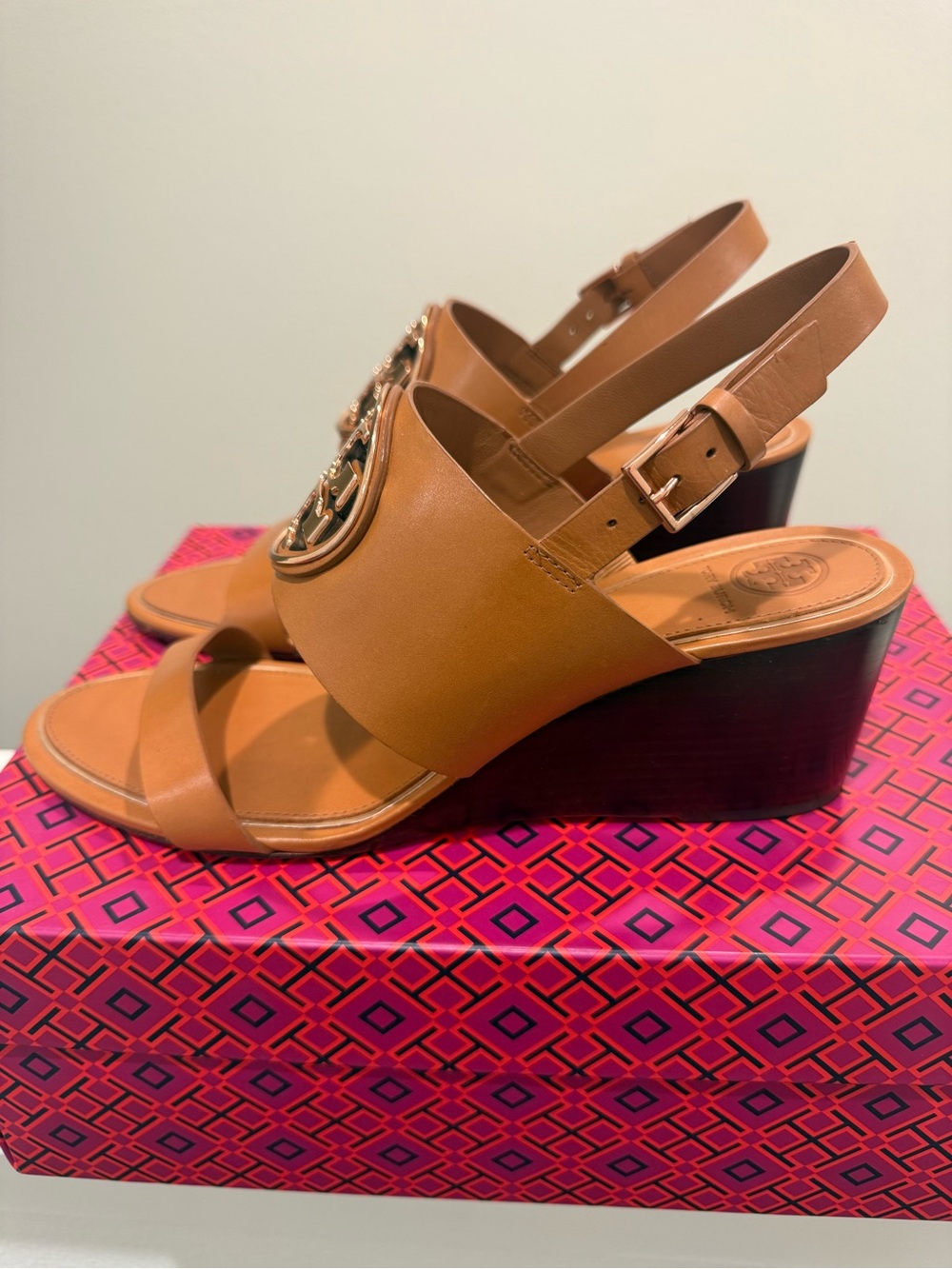 Tory Burch Cognac Leather Wedge Sandals with Logo Medallion - Picture 3 of 8